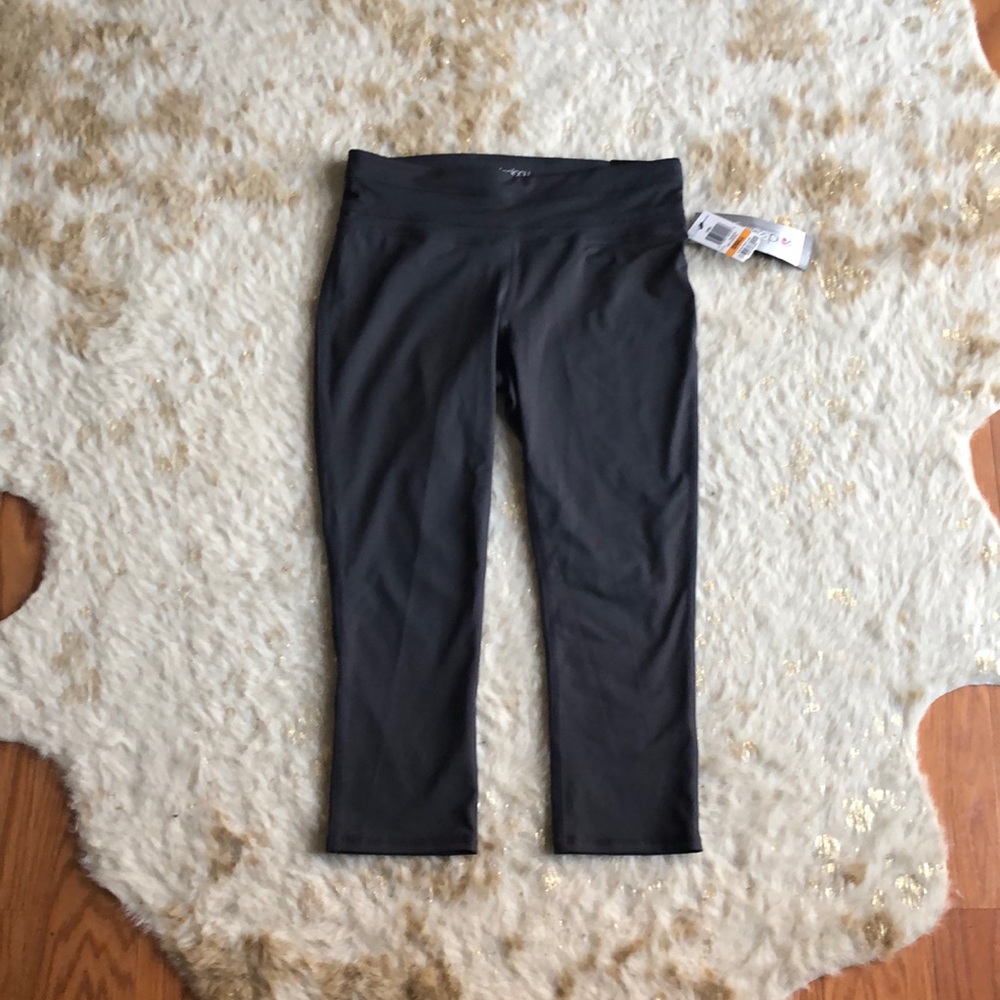 NWT grey leggings cropped by ideology size Small